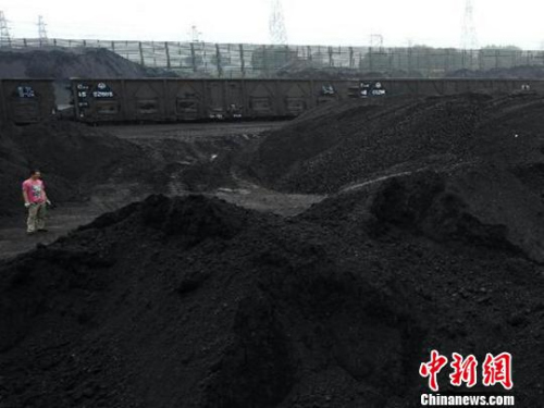 资料图:中国煤老大山西煤炭“瘦身强体”。 任丽娜 摄 资料图:中国煤老大山西煤炭“瘦身强体”。 任丽娜 摄