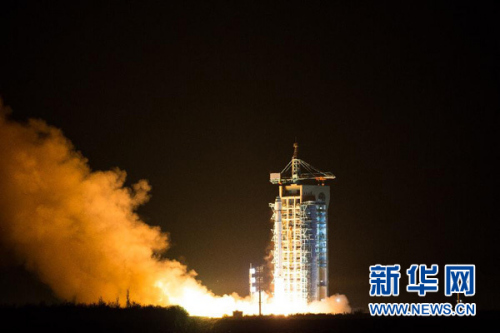 12月22日3时22分,我国在酒泉卫星发射中心用长征二号丁运载火箭成功将全球二氧化碳监测科学实验卫星(简称“碳卫星”)发射升空。本次发射的碳卫星是我国首颗用于监测全球大气二氧化碳含量的科学实验卫星。此外,本次任务还搭载发射中科院微小卫星创新研究院自主安排研制的1颗高分辨率微纳卫星和2颗高光谱微纳卫星。新华社发(任晖 摄) 12月22日3时22分,我国在酒泉卫星发射中心用长征二号丁运载火箭成功将全球二氧化碳监测科学实验卫星(简称“碳卫星”)发射升空。本次发射的碳卫星是我国首颗用于监测全球大气二氧化碳含量的科学实验卫星。此外,本次任务还搭载发射中科院微小卫星创新研究院自主安排研制的1颗高分辨率微纳卫星和2颗高光谱微纳卫星。新华社发(任晖 摄)