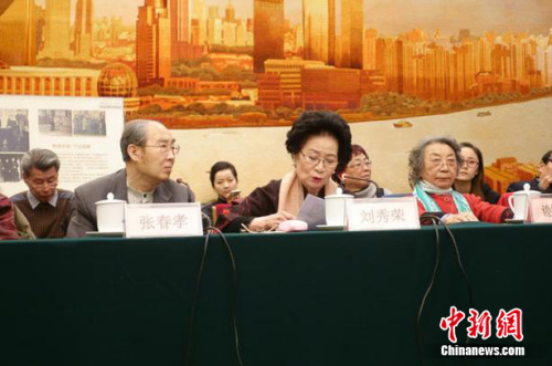 图为京剧表演艺术家刘秀荣发言。<a target='_blank' href='http://www.chinanews.com/' >中新网</a>记者 刘湃 摄 图为京剧表演艺术家刘秀荣发言。<a target='_blank' href='http://www.chinanews.com/' >中新网</a>记者 刘湃 摄