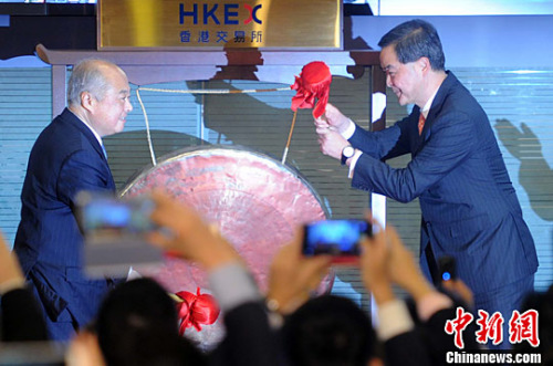 资料图:深港通鸣锣开市。<a target='_blank' href='http://www.chinanews.com/'>中新社</a>记者 谭达明 摄 资料图:深港通鸣锣开市。<a target='_blank' href='http://www.chinanews.com/'>中新社</a>记者 谭达明 摄