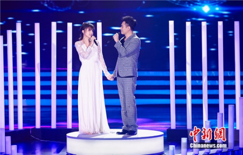 章龄之陈龙夫妻深情对唱 章龄之陈龙夫妻深情对唱