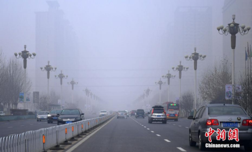 石家庄遭遇严重雾霾天气。 <a target='_blank' href='http://www.chinanews.com/'>中新社</a>记者 翟羽佳 摄 石家庄遭遇严重雾霾天气。 <a target='_blank' href='http://www.chinanews.com/'>中新社</a>记者 翟羽佳 摄