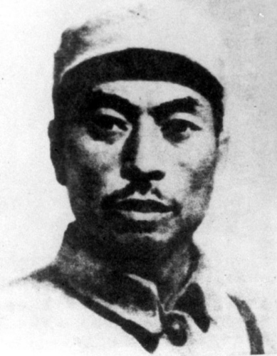 杨靖宇,东北抗日联军创建人和领导人。1939年在东南满地区秋冬季反“讨伐”作战中,他率部队转战于濛江一带,最后只身与敌周旋5昼夜。他以难以想象的毅力,坚持和敌人进行顽强斗争,直至弹尽,于1940年2月23日在吉林濛江三道崴子壮烈牺牲。当残忍的日军将其割头剖腹,发现他的胃里尽是枯草、树皮和棉絮,竟无一粒粮食。新华社发 杨靖宇,东北抗日联军创建人和领导人。1939年在东南满地区秋冬季反“讨伐”作战中,他率部队转战于濛江一带,最后只身与敌周旋5昼夜。他以难以想象的毅力,坚持和敌人进行顽强斗争,直至弹尽,于1940年2月23日在吉林濛江三道崴子壮烈牺牲。当残忍的日军将其割头剖腹,发现他的胃里尽是枯草、树皮和棉絮,竟无一粒粮食。新华社发