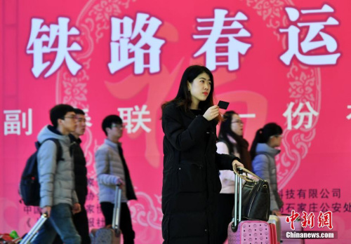 1月13日,为期40天的2017年春运开始。<a target='_blank' href='http://www.chinanews.com/'>中新社</a>记者 翟羽佳 摄 1月13日,为期40天的2017年春运开始。<a target='_blank' href='http://www.chinanews.com/'>中新社</a>记者 翟羽佳 摄