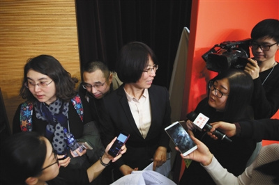 昨日,北京市十四届人大五次会议举行新闻发布会,市发展和改革委员会副主任李素芳答记者问。 昨日,北京市十四届人大五次会议举行新闻发布会,市发展和改革委员会副主任李素芳答记者问。