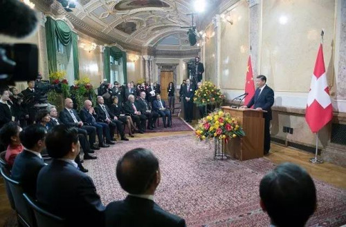 1月15日,国家主席习近平在伯尔尼出席瑞士联邦委员会全体委员集体举行的迎接仪式并致辞。新华社记者 谢环驰 摄 1月15日,国家主席习近平在伯尔尼出席瑞士联邦委员会全体委员集体举行的迎接仪式并致辞。新华社记者 谢环驰 摄