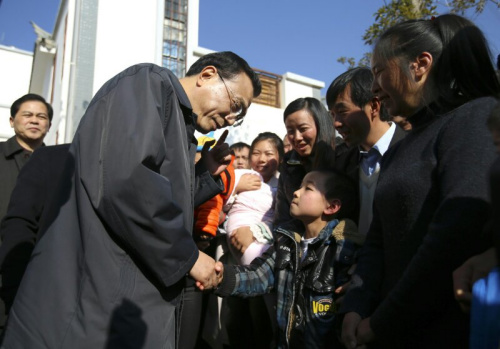 李克强重逢地震灾区“小熟人” 李克强重逢地震灾区“小熟人”