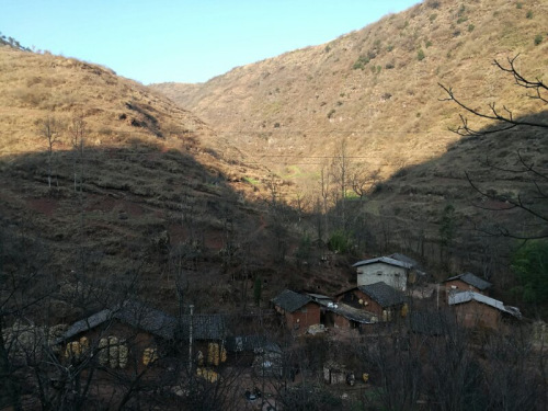 李克强辗转一个半小时深入大山探访贫困户 李克强辗转一个半小时深入大山探访贫困户