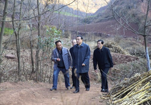 李克强辗转一个半小时深入大山探访贫困户 李克强辗转一个半小时深入大山探访贫困户
