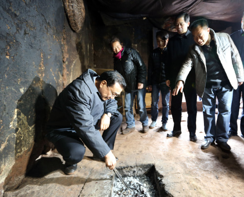 李克强:一定让你们尽快从大山深处搬出来 李克强:一定让你们尽快从大山深处搬出来