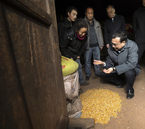 李克强:一定让你们尽快从大山深处搬出来 李克强:一定让你们尽快从大山深处搬出来