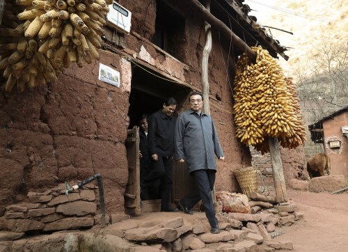 李克强:一定让你们尽快从大山深处搬出来 李克强:一定让你们尽快从大山深处搬出来