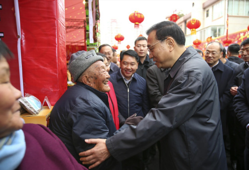 李克强昭通“逛”集市:这里年味儿浓啊 李克强昭通“逛”集市:这里年味儿浓啊