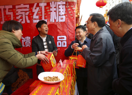 李克强昭通“逛”集市:这里年味儿浓啊 李克强昭通“逛”集市:这里年味儿浓啊
