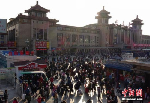  ����ͼ��1��23�գ��˿�׼�����뱱��վ��<a target='_blank' href='http://www.chinanews.com/'>������</a>���� ���ع� �� 