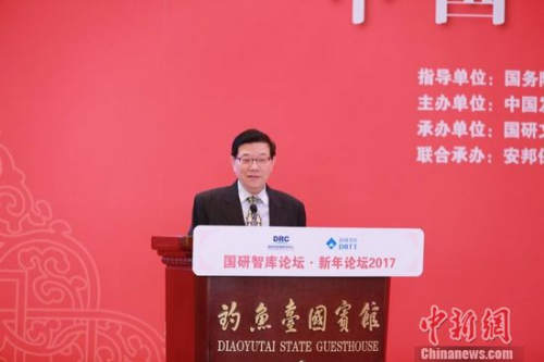 国务院发展研究中心主任、研究员李伟2月18日在“国研智库论坛•新年论坛2017”上进行主题演讲。 国务院发展研究中心主任、研究员李伟2月18日在“国研智库论坛•新年论坛2017”上进行主题演讲。