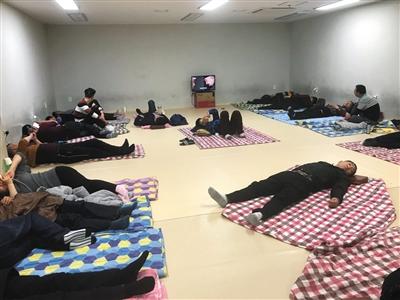 ��С���ݡ�����ʩ��ª��һ������ͬʱ���Ϻü������ӣ�Ψһ�ҵ���һ��С���ӻ�������ͼƬ/�ܷ��߹�ͼ