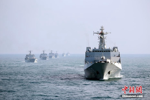 资料图:2月中旬,南海舰队某登陆舰支队组织春节过后首次编队出海训练。 资料图:2月中旬,南海舰队某登陆舰支队组织春节过后首次编队出海训练。