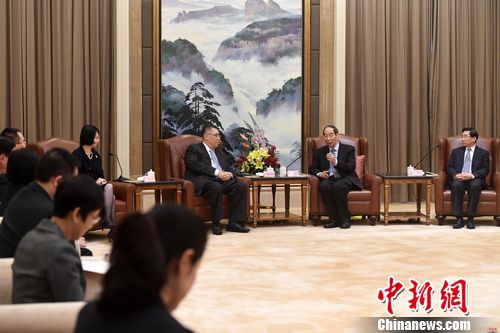 2��22�գ�����ʡί�����Ȩ��ʡ����ΰ���ڸ��ݻ�������ر��������������ٴ�����һ�С�