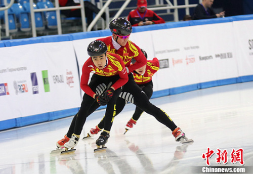 中国军方短道速滑队队员在进行接力训练。 <a target='_blank' href='http://www.chinanews.com/'>中新社</a>记者 王修君 摄 中国军方短道速滑队队员在进行接力训练。 <a target='_blank' href='http://www.chinanews.com/'>中新社</a>记者 王修君 摄