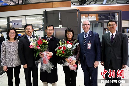中国新任驻加拿大大使卢沙野飞抵渥太华履新