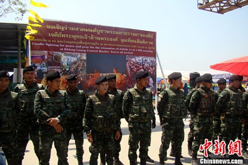 3月3日,泰国军警继续围困法身寺。<a target='_blank' href='http://www.chinanews.com/'>中新社</a>记者 王国安 摄 3月3日,泰国军警继续围困法身寺。<a target='_blank' href='http://www.chinanews.com/'>中新社</a>记者 王国安 摄