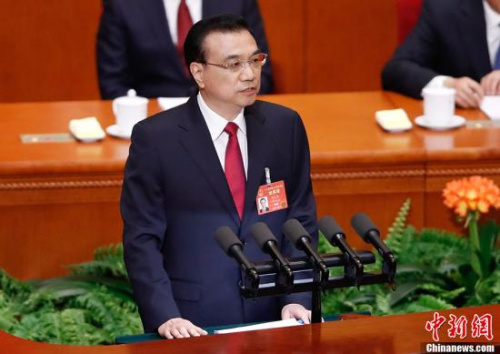 3月5日,第十二届全国人民代表大会第五次会议在北京人民大会堂开幕。国务院总理李克强作政府工作报告。<a target='_blank' href='http://www.chinanews.com/'>中新社</a>记者 杜洋 摄 3月5日,第十二届全国人民代表大会第五次会议在北京人民大会堂开幕。国务院总理李克强作政府工作报告。<a target='_blank' href='http://www.chinanews.com/'>中新社</a>记者 杜洋 摄