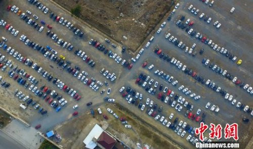 资料图：俯瞰景区停车场。　孟德龙 摄