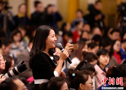 <a target='_blank' href='http://www.chinanews.com/'>中新社</a>记者魏晞提问。<a target='_blank' href='http://www.chinanews.com/'>中新社</a>记者 杜洋 摄 <a target='_blank' href='http://www.chinanews.com/'>中新社</a>记者魏晞提问。<a target='_blank' href='http://www.chinanews.com/'>中新社</a>记者 杜洋 摄