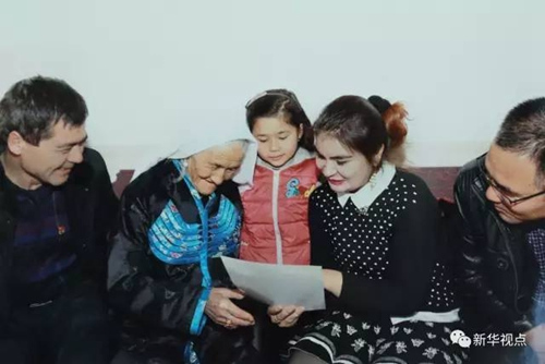 习近平还问买买提依布热依木·买买提明,他们村里每家有多少土地,是种