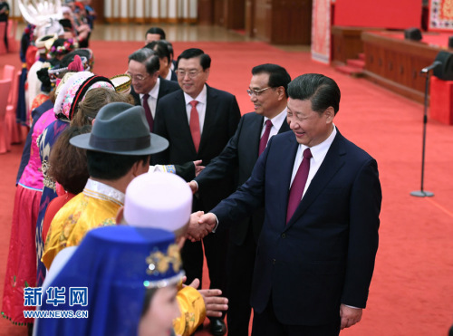 3月11日晚,中共中央统战部、全国人大民族委员会、国家民族事务委员会、全国政协民族和宗教委员会在北京人民大会堂举行茶话会,党和国家领导人习近平、李克强、张德江、俞正声、刘云山、王岐山、张高丽等与出席十二届全国人大五次会议和全国政协十二届五次会议的少数民族代表委员们欢聚一堂,共庆全国两会胜利召开,共祝伟大祖国繁荣昌盛,共话中华民族美好未来。新华社记者 李学仁 摄 3月11日晚,中共中央统战部、全国人大民族委员会、国家民族事务委员会、全国政协民族和宗教委员会在北京人民大会堂举行茶话会,党和国家领导人习近平、李克强、张德江、俞正声、刘云山、王岐山、张高丽等与出席十二届全国人大五次会议和全国政协十二届五次会议的少数民族代表委员们欢聚一堂,共庆全国两会胜利召开,共祝伟大祖国繁荣昌盛,共话中华民族美好未来。新华社记者 李学仁 摄