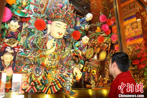 3��17�գ����ڼ��οͲι۸տ����Ĳش���̸�³�ɷ�����ຣʡ���������ͻ��ݡ�ͼΪ���ͻ�����չ������������ͻ���<a target='_blank' href='http://www.chinanews.com/'>������</a>���� ������ ��