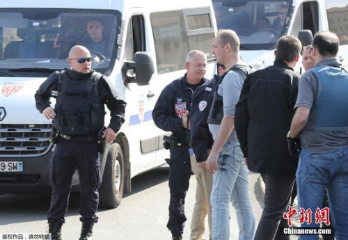 ����ʱ��3��16�գ������ϲ�С�����˹һ�����з���ǹ���¼�����ɶ������ˡ�