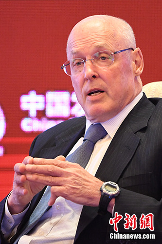 美国前财政部长亨利·保尔森发言。 <a target='_blank' href='http://www.chinanews.com/'>中新社</a>记者 崔楠 摄 美国前财政部长亨利·保尔森发言。 <a target='_blank' href='http://www.chinanews.com/'>中新社</a>记者 崔楠 摄