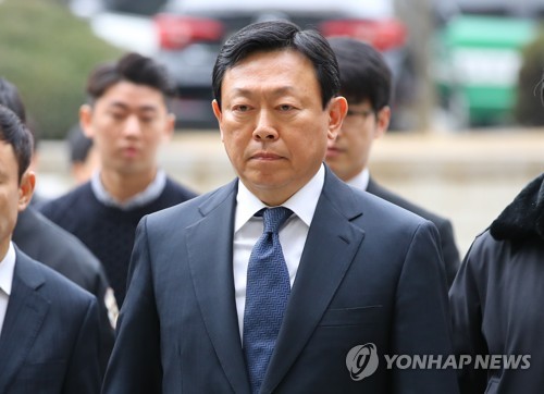韩国乐天集团会长辛东彬 (图片来源:韩联社) 韩国乐天集团会长辛东彬 (图片来源:韩联社)
