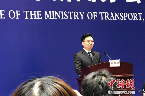 交通部新闻发言人吴春耕通报前两月交通运输情况。<a target='_blank' href='http://www.chinanews.com/' >中新网</a> 种卿 摄 交通部新闻发言人吴春耕通报前两月交通运输情况。<a target='_blank' href='http://www.chinanews.com/' >中新网</a> 种卿 摄