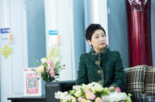 杜鹃董明珠联合直播助力火力全开抢格力购物狂欢