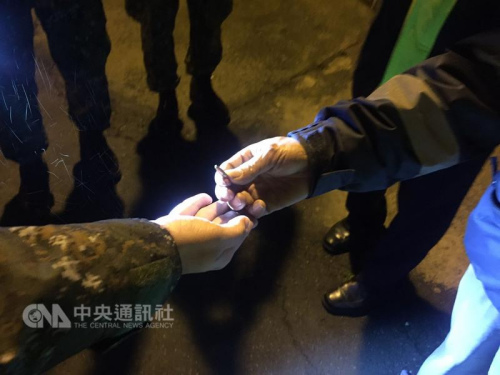 ����������ʾ��̨��λ����԰����÷����˫���°г����ܷ��������䵽С���������˵������¼����ֳ����������Լ��ӵ���(ͼ��̨�塰�����硱)