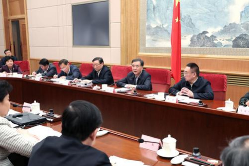 3月23日,国家防汛抗旱总指挥部在北京举行2017年第一次全体会议,国务院副总理、国家防汛抗旱总指挥部总指挥汪洋出席会议并讲话。新华社记者马占成摄 3月23日,国家防汛抗旱总指挥部在北京举行2017年第一次全体会议,国务院副总理、国家防汛抗旱总指挥部总指挥汪洋出席会议并讲话。新华社记者马占成摄