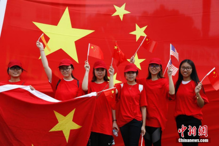 佛州华侨华人欢迎习近平。<a target='_blank' href='http://www.chinanews.com/'>中新社</a>记者 王欢 摄 佛州华侨华人欢迎习近平。<a target='_blank' href='http://www.chinanews.com/'>中新社</a>记者 王欢 摄