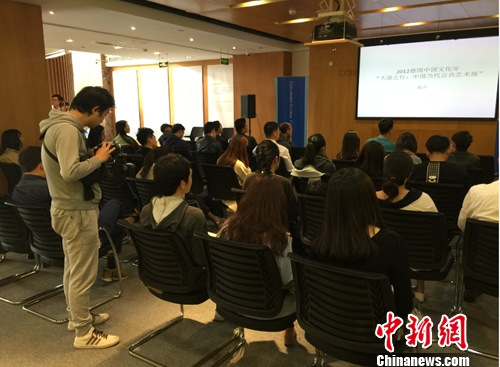 到场听众认真聆听嘉宾发言。主办方供图 到场听众认真聆听嘉宾发言。主办方供图