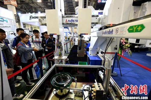 4月12日,2017厦门工业博览会暨海峡两岸机械电子商品交易会(简称“厦门工博会(台交会)”)在厦门举行。 <a target='_blank' href='http://www.chinanews.com/'>中新社</a>记者 王东明 摄 4月12日,2017厦门工业博览会暨海峡两岸机械电子商品交易会(简称“厦门工博会(台交会)”)在厦门举行。 <a target='_blank' href='http://www.chinanews.com/'>中新社</a>记者 王东明 摄