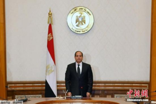 资料图:埃及总统塞西为爆炸案遇难者默哀。 资料图:埃及总统塞西为爆炸案遇难者默哀。