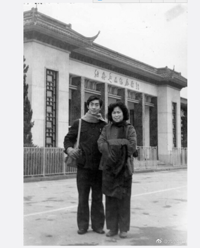 导演、制片人杨洁。图片来源:六小龄童微博截图 导演、制片人杨洁。图片来源:六小龄童微博截图