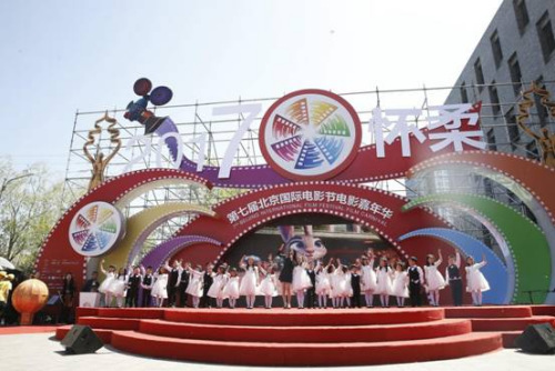 ͿĨ��ʹͯ���ϳ��ŵ�С������������ʽ�ϵľ����ݳ�