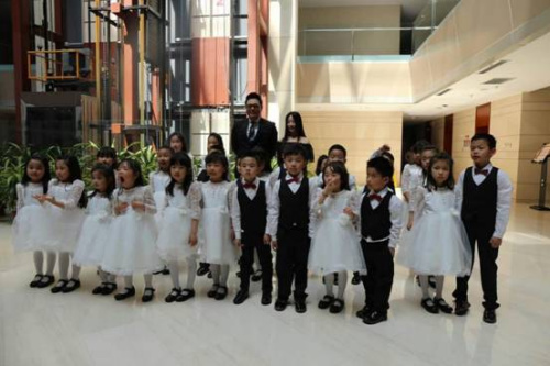 ͿĨ��ʹͯ���ϳ��ŵ�С��������Ա������ĺ�Ӱ