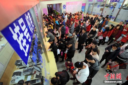 ����ͼ���ŶӹҺŵ���Ⱥ�� <a target='_blank' href='http://www.chinanews.com/'>������</a>�� Τ�� ��