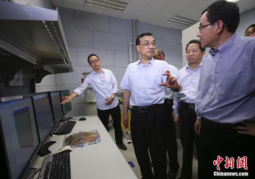 李克强考察英特尔大连公司