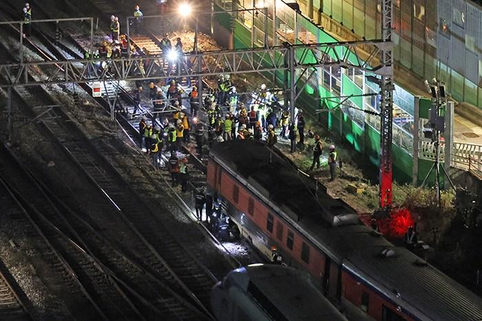 韩国列车发生脱轨事故