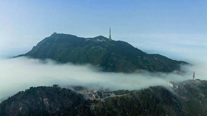 南岳衡山现壮美云瀑景观
